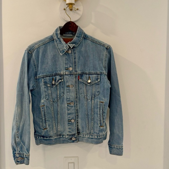 LEVI - Picture 1 of 3